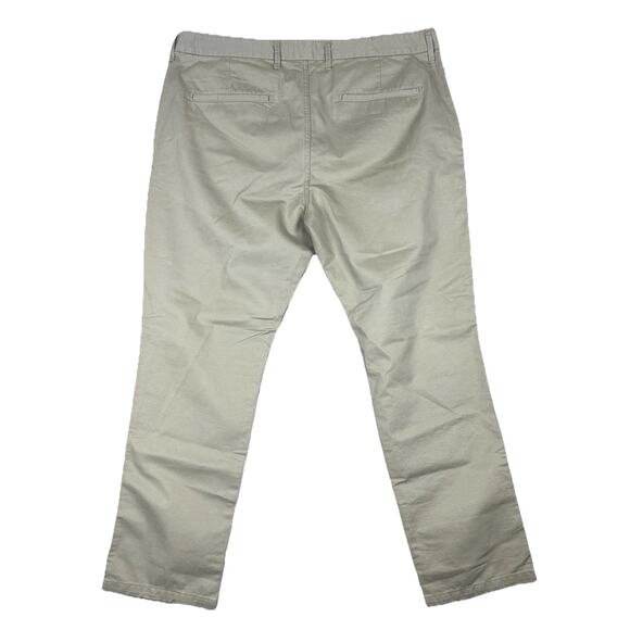 Gap Khakis Mens Chino Pants Size 40x32 Beige Tapered Khaki Cut in a Worn Style - Picture 2 of 13